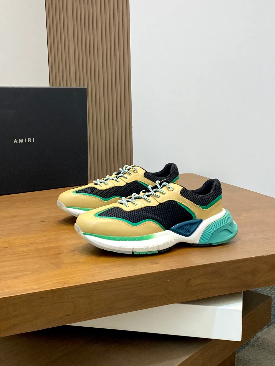 Men's shoes 💰740 AMIRI's new men's casual sports shoes, made of first-layer cowhide leather uppers and spliced ​​with original breathable mesh, rich in three-dimensionality, contrasting color design, simple style, fashionable and sporty, breathable mesh lining, original ultra-light outsole, a must-have item for daily leisure! Size: 38-45 (38, 45 customized)